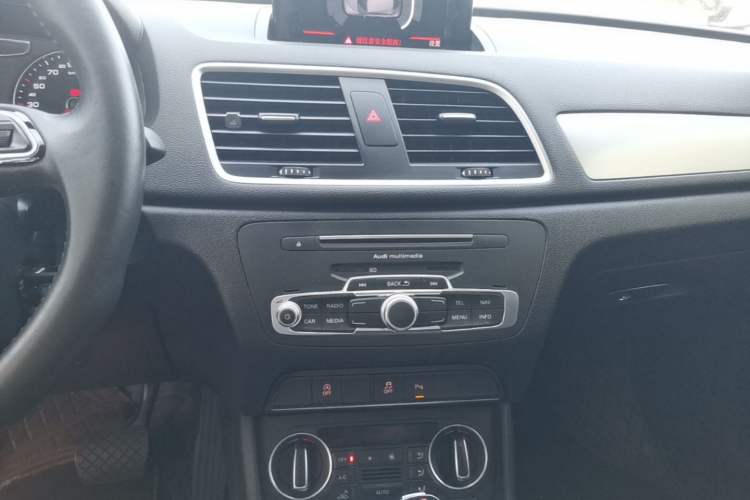 Used Audi Q3 2018 30th Anniversary Edition 35 TFSI Fashion Model Audio And AC Panel