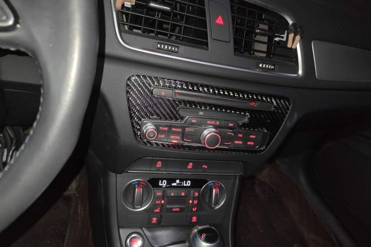 Used Audi Q3 2018 30th Anniversary Edition 30 TFSI Fashion Model Audio And AC Panel