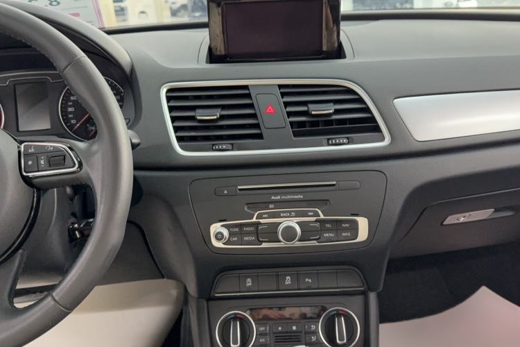 Used Audi Q3 2018 30 TFSI Fashion Edition Collector's Version Audio And AC Panel