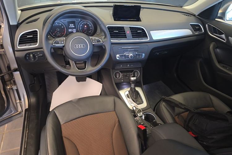 Used Audi Q3 2018 30th Anniversary Edition 30 TFSI Fashion Model Center Console