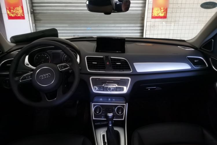 Used Audi Q3 2018 30 TFSI Fashion Edition Collector's Version Center Console