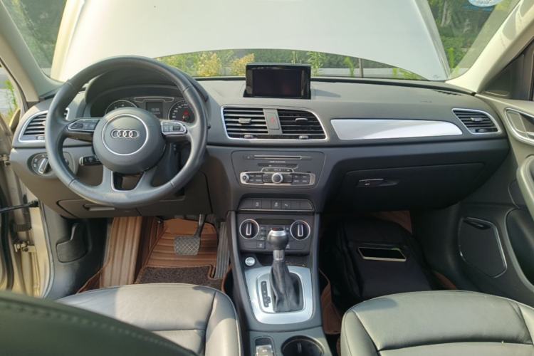 Used Audi Q3 2018 30th Anniversary Edition 30 TFSI Style Model Center Console