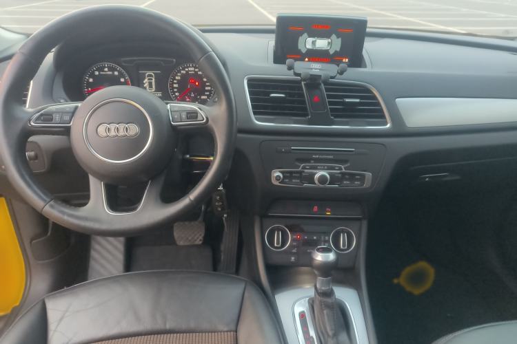 Used Audi Q3 2018 30th Anniversary Edition 30 TFSI Fashion Model Center Console