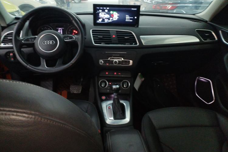 Used Audi Q3 2018 30th Anniversary Edition 30 TFSI Fashion Model Center Console