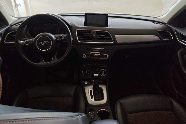Used Audi Q3 2018 30th Anniversary Edition 35 TFSI Fashion Model Center Console