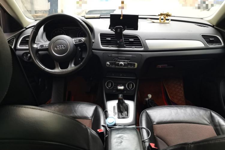Used Audi Q3 2018 30th Anniversary Edition 30 TFSI Fashion Model Center Console