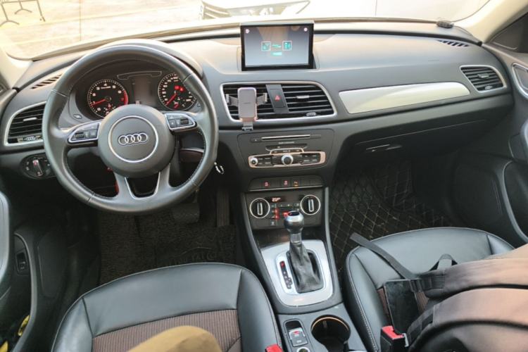 Used Audi Q3 2018 30th Anniversary Edition 35 TFSI Fashion Model Center Console