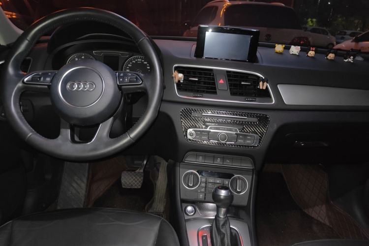 Used Audi Q3 2018 30th Anniversary Edition 30 TFSI Fashion Model Center Console