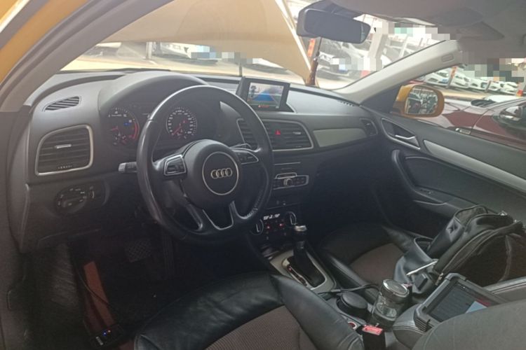 Used Audi Q3 2018 30th Anniversary Edition 30 TFSI Fashion Model Center Console