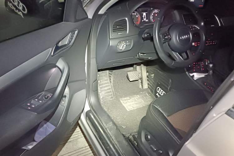 Used Audi Q3 2018 30th Anniversary Edition 30 TFSI Fashion Model Driver Seat