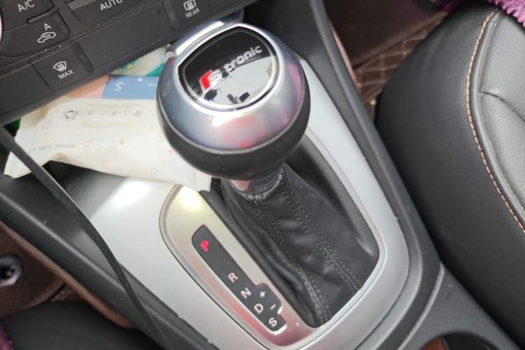 Used Audi Q3 2018 30 TFSI Fashion Edition Collector's Version Gear Lever