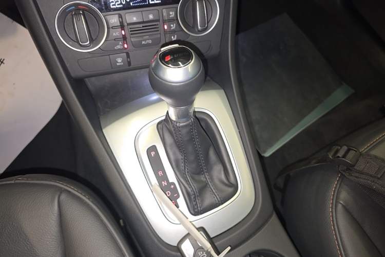 Used Audi Q3 2018 30th Anniversary Edition 30 TFSI Fashion Model Gear Lever