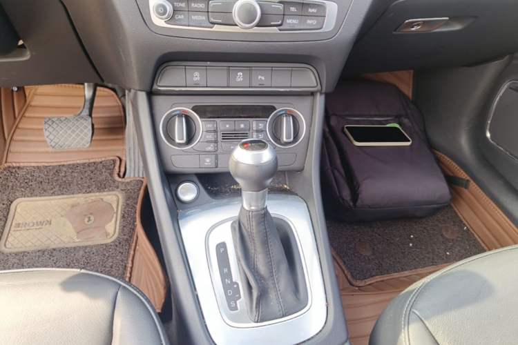 Used Audi Q3 2018 30th Anniversary Edition 30 TFSI Style Model Gear Lever
