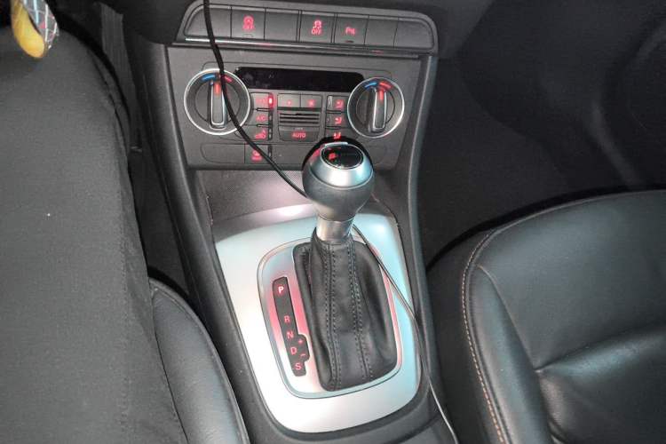 Used Audi Q3 2018 30 TFSI Fashion Edition Collector's Version Gear Lever