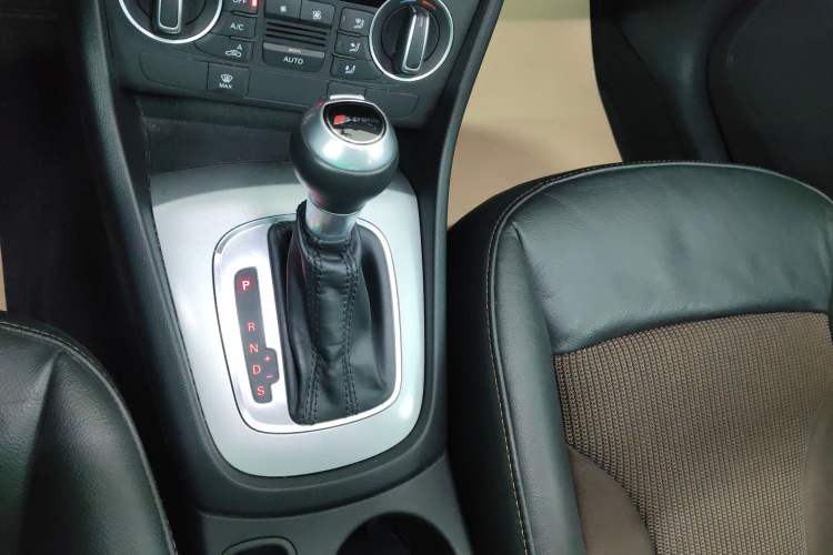 Used Audi Q3 2018 30th Anniversary Edition 30 TFSI Fashion Model Gear Lever