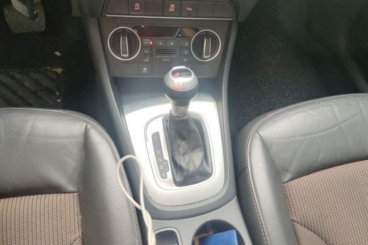 Used Audi Q3 2018 30th Anniversary Edition 30 TFSI Fashion Model Gear Lever