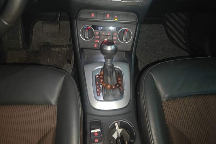 Used Audi Q3 2018 35 TFSI Fashion Edition Collector's Model Gear Lever