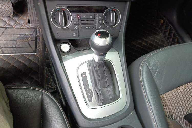 Used Audi Q3 2018 30th Anniversary Edition 30 TFSI Fashion Model Gear Lever