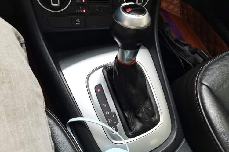 Used Audi Q3 2018 30th Anniversary Edition 30 TFSI Fashion Model Gear Lever