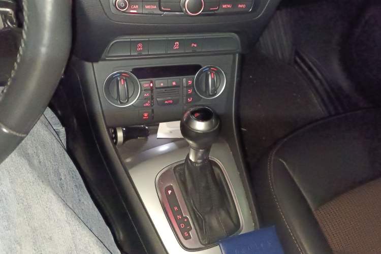 Used Audi Q3 2018 30th Anniversary Edition 30 TFSI Fashion Model Gear Lever