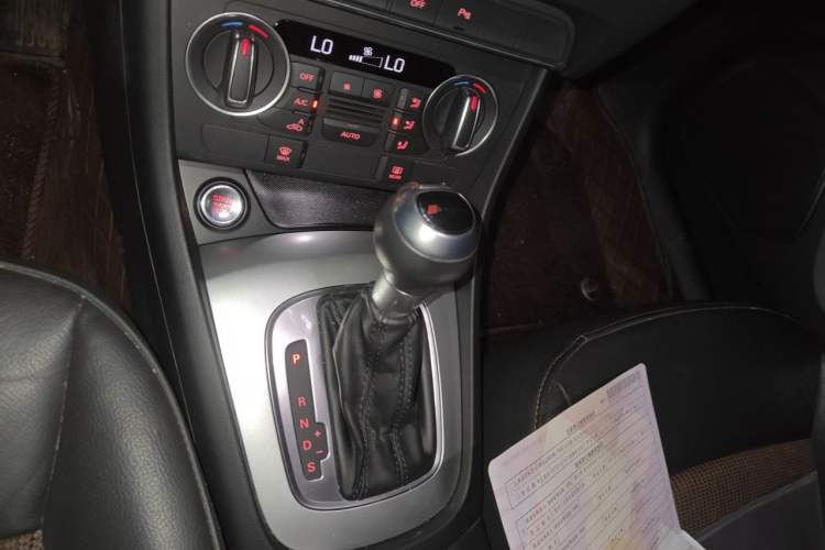 Used Audi Q3 2018 30th Anniversary Edition 30 TFSI Fashion Model Gear Lever
