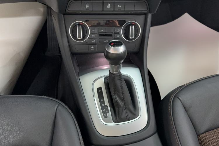 Used Audi Q3 2018 30 TFSI Fashion Edition Collector's Version Gear Lever