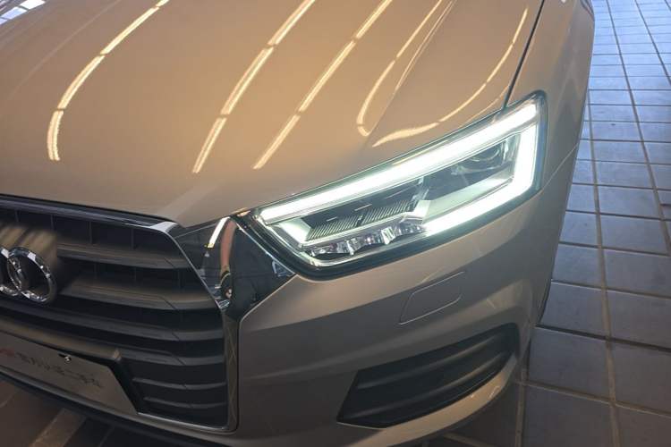 Used Audi Q3 2018 30th Anniversary Edition 30 TFSI Fashion Model Left Front Headlight