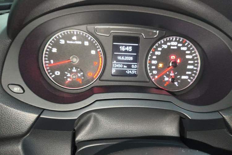 Used Audi Q3 2018 30 TFSI Fashion Edition Collector's Version Odometer Close Up