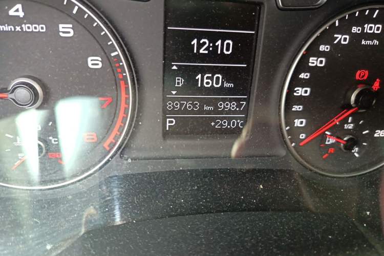 Used Audi Q3 2018 30th Anniversary Edition 30 TFSI Fashion Model Odometer Close Up