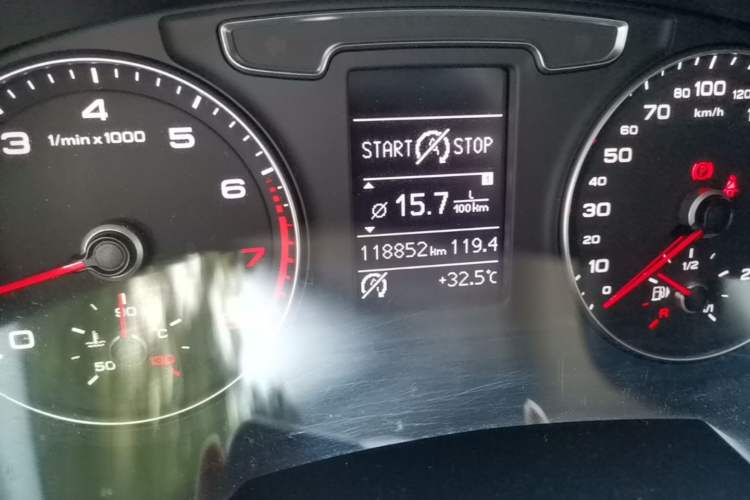 Used Audi Q3 2018 30th Anniversary Edition 35 TFSI Fashion Model Odometer Close Up