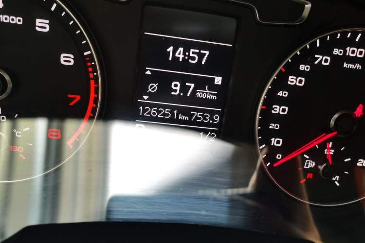 Used Audi Q3 2018 30th Anniversary Edition 30 TFSI Fashion Model Odometer Close Up