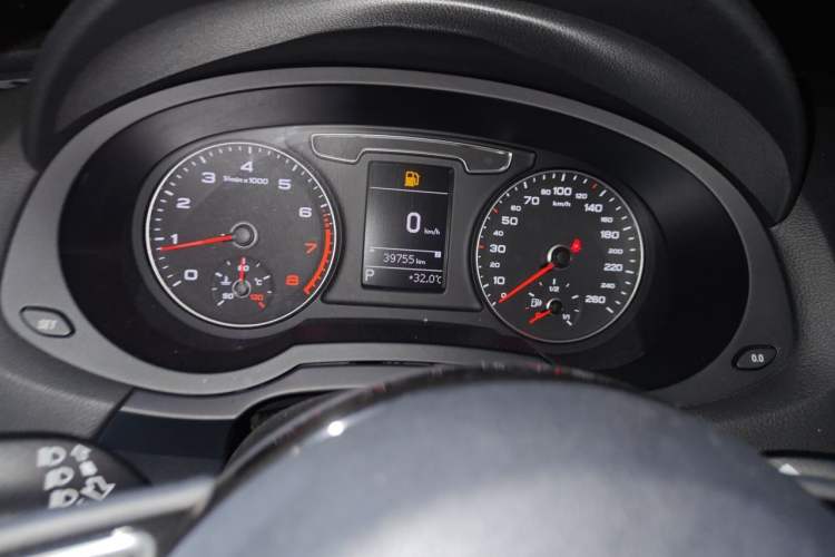 Used Audi Q3 2018 30th Anniversary Edition 30 TFSI Fashion Model Odometer Close Up