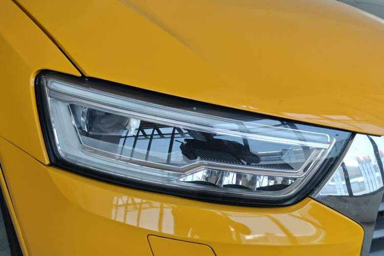 Used Audi Q3 2018 30th Anniversary Edition 35 TFSI Fashion Model Right Front Headlight