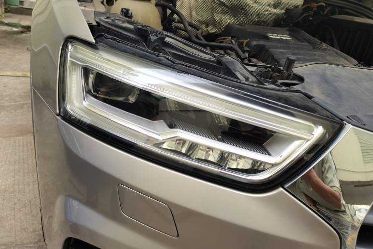 Used Audi Q3 2018 30th Anniversary Edition 30 TFSI Fashion Model Right Front Headlight