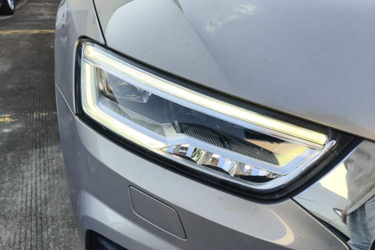 Used Audi Q3 2018 30th Anniversary Edition 35 TFSI Fashion Model Right Front Headlight