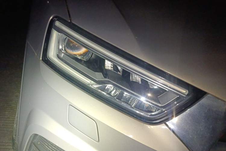 Used Audi Q3 2018 30th Anniversary Edition 30 TFSI Fashion Model Right Front Headlight