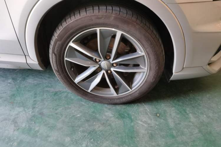 Used Audi Q3 2018 30 TFSI Fashion Edition Collector's Version Right Front Wheel Hub