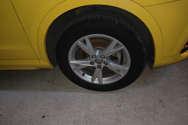Used Audi Q3 2018 30th Anniversary Edition 30 TFSI Fashion Model Right Front Wheel Hub
