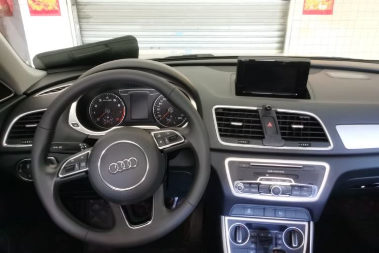 Used Audi Q3 2018 30 TFSI Fashion Edition Collector's Version Steering Wheel