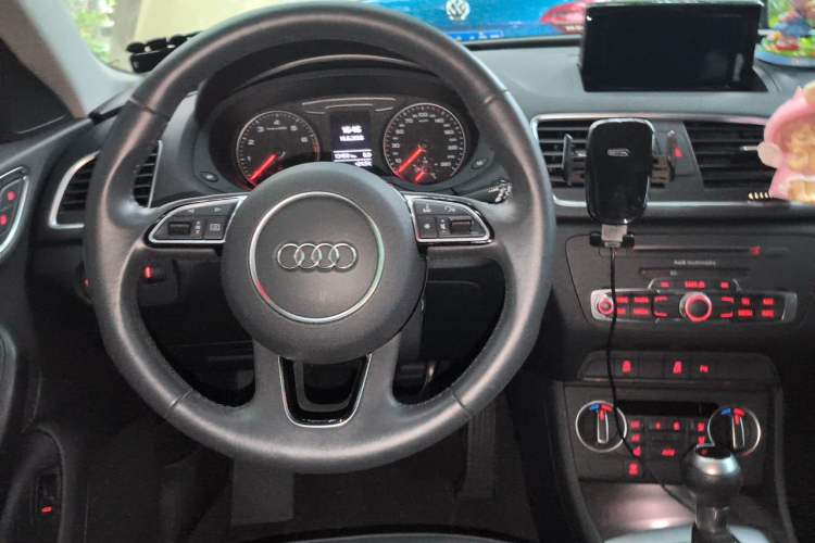 Used Audi Q3 2018 30 TFSI Fashion Edition Collector's Version Steering Wheel
