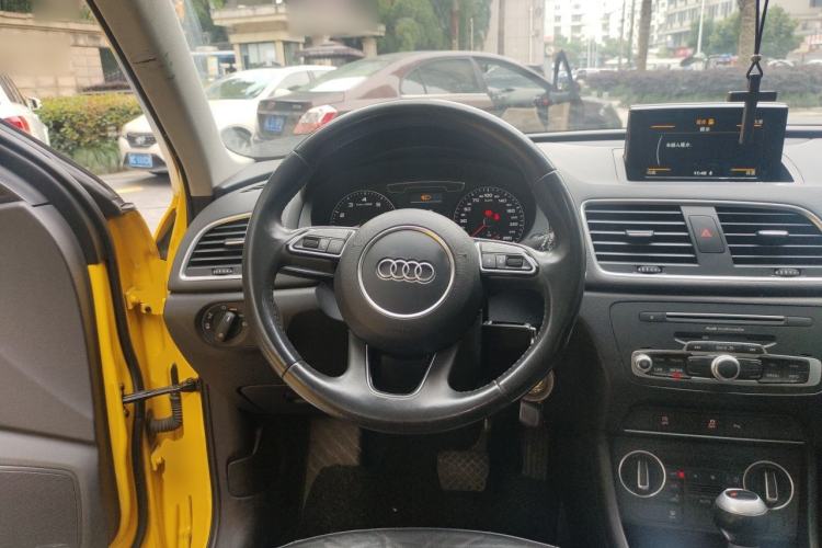 Used Audi Q3 2018 30th Anniversary Edition 30 TFSI Fashion Model Steering Wheel