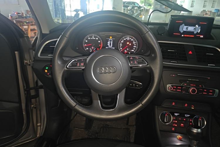 Used Audi Q3 2018 35 TFSI Fashion Edition Collector's Model Steering Wheel