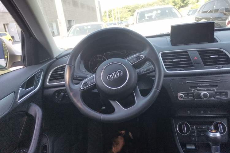 Used Audi Q3 2018 30th Anniversary Edition 35 TFSI Fashion Model Steering Wheel