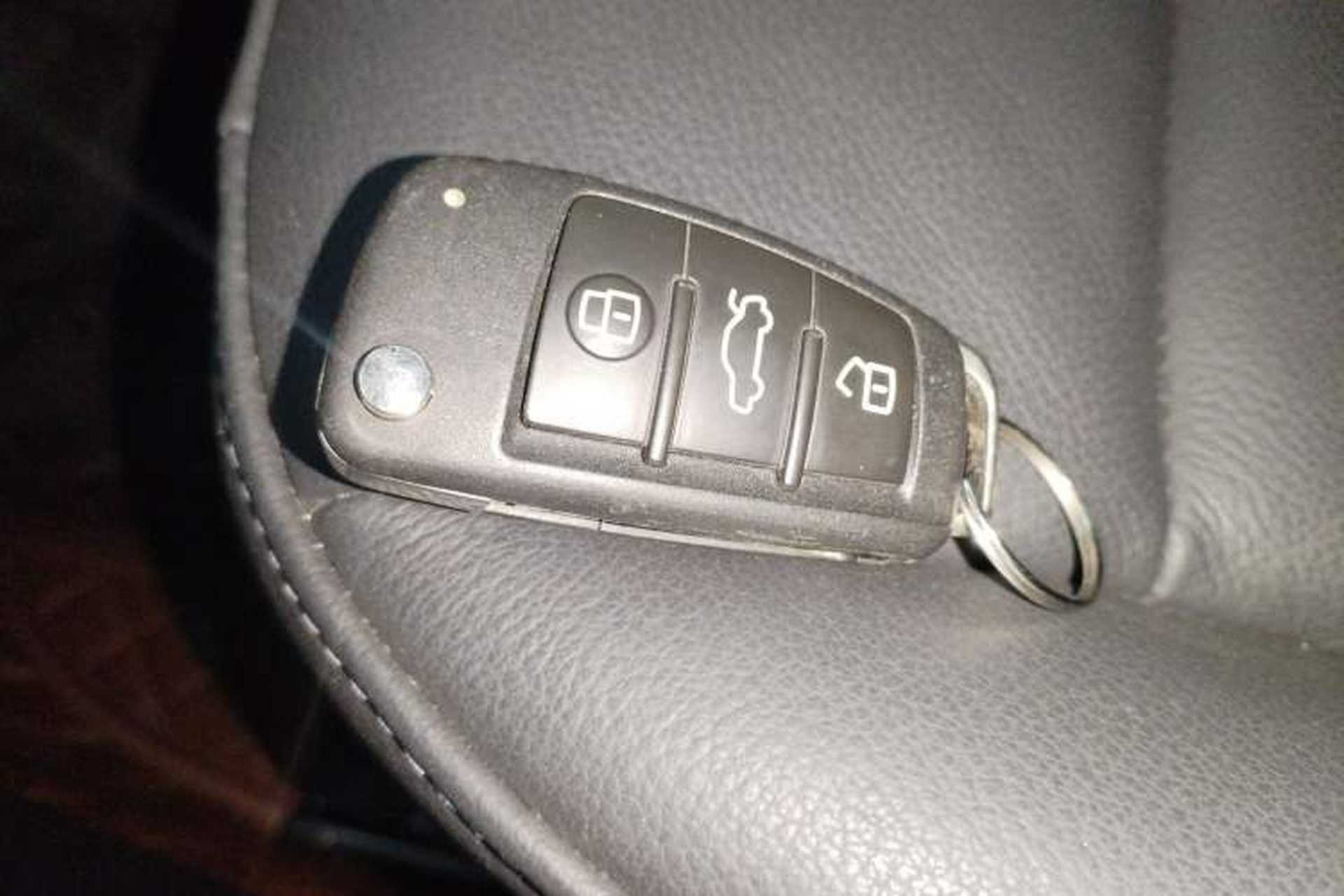 Used Audi Q3 2018 30th Anniversary Edition 30 TFSI Fashion Model Vehicle Key