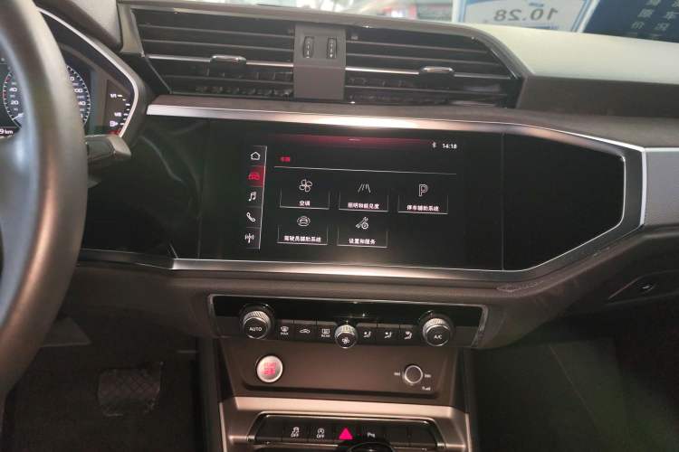 Used Audi Q3 2019 35 TFSI Advanced Dynamic Edition Audio And AC Panel