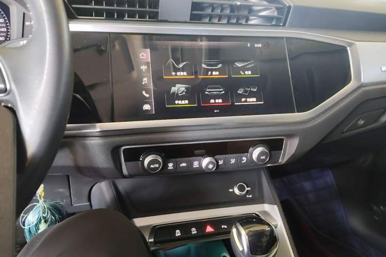 Used Audi Q3 2019 35 TFSI Advanced Style Edition Audio And AC Panel
