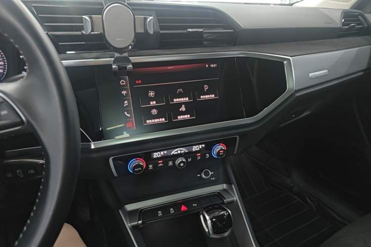 Used Audi Q3 2019 35 TFSI Advanced Dynamic Edition Audio And AC Panel