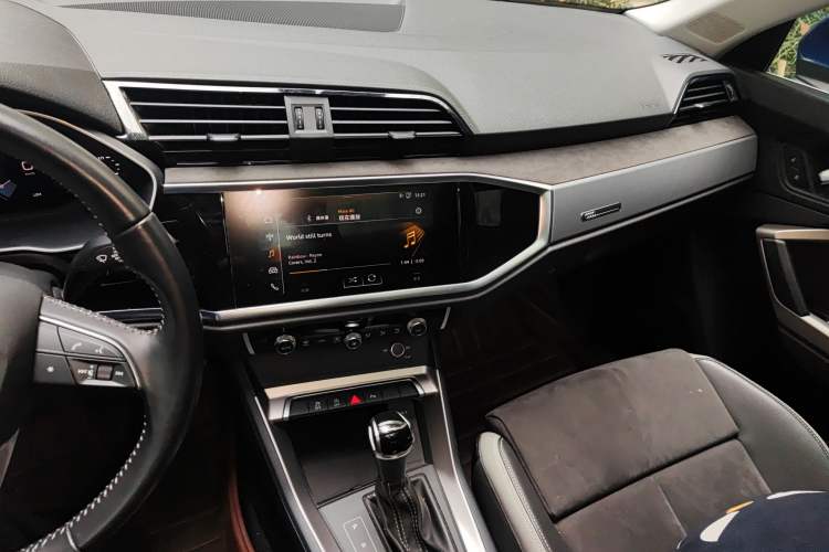 Used Audi Q3 2019 35 TFSI Advanced Dynamic Edition Audio And AC Panel