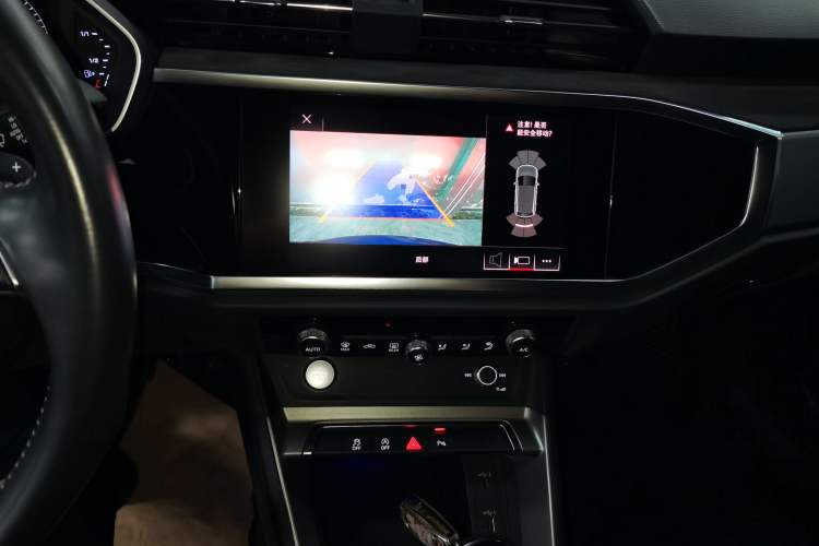 Used Audi Q3 2019 40 TFSI Fashion Dynamic Model Audio And AC Panel