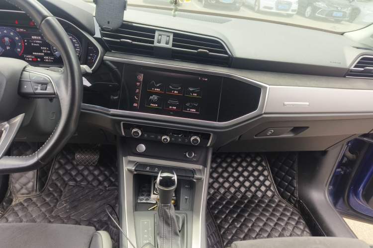Used Audi Q3 2019 35 TFSI Fashion Dynamic Model Audio And AC Panel